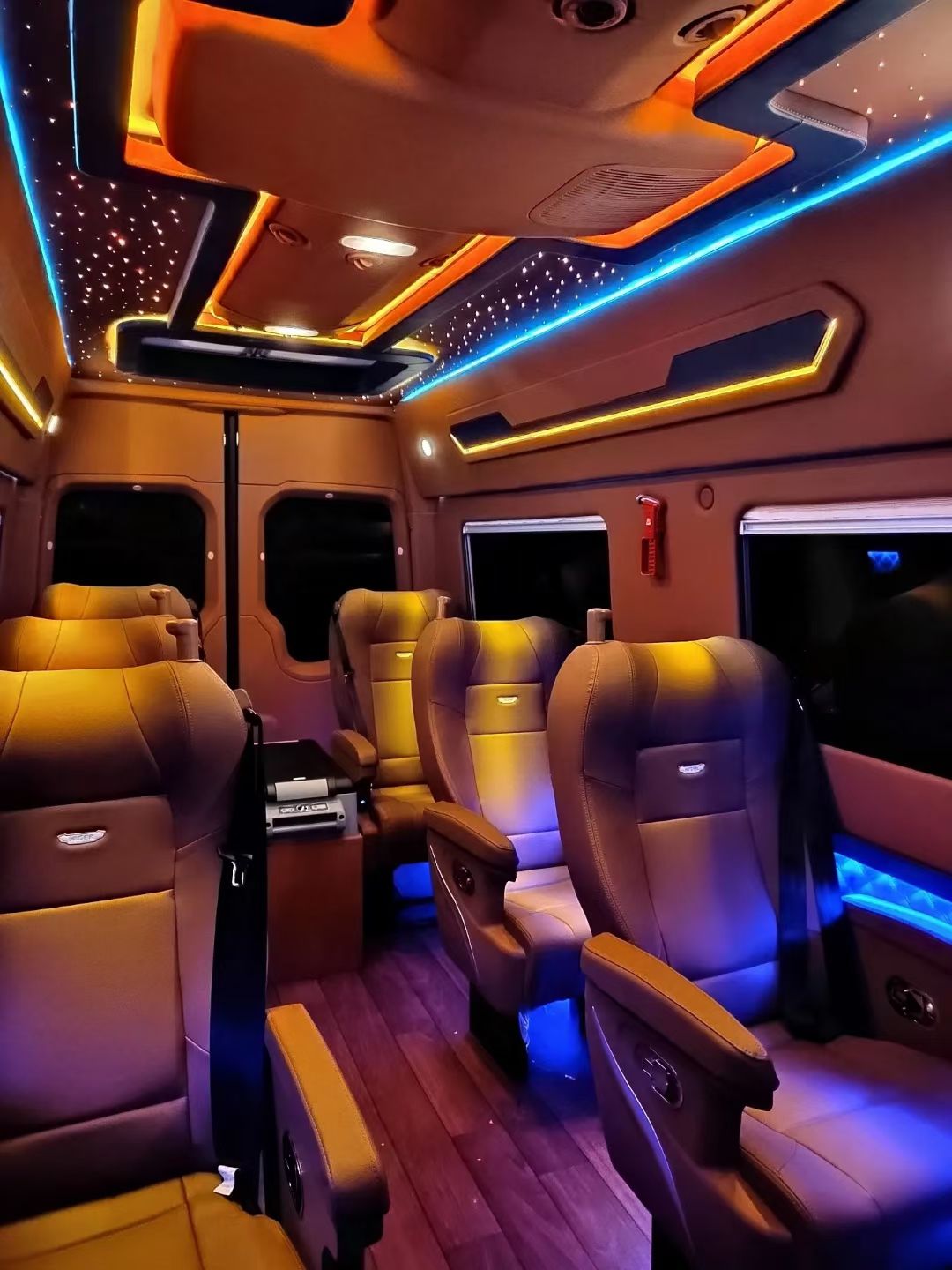 新疆包車旅遊最強攻略|車型+費用+路線+注意事項一次看